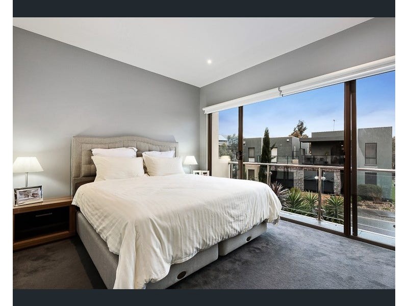 15 Diamond Boulevard, Greensborough VIC 3088