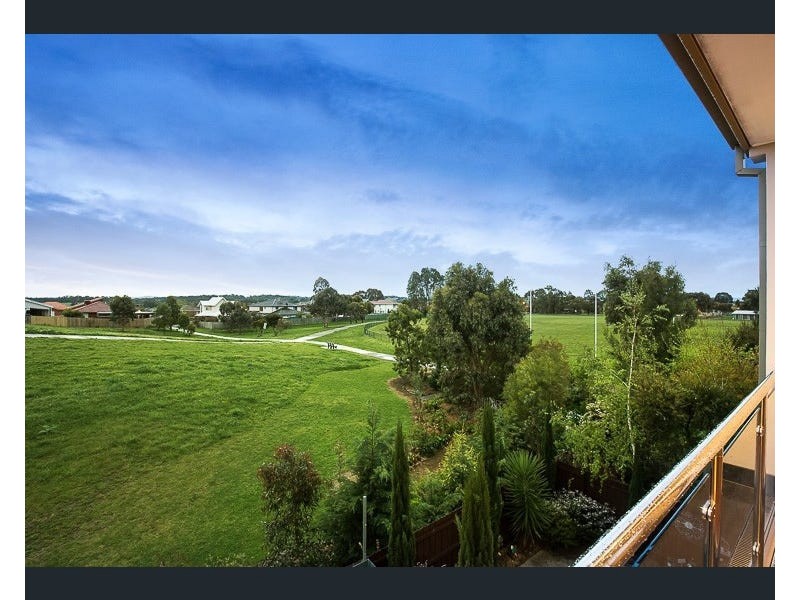 15 Diamond Boulevard, Greensborough VIC 3088