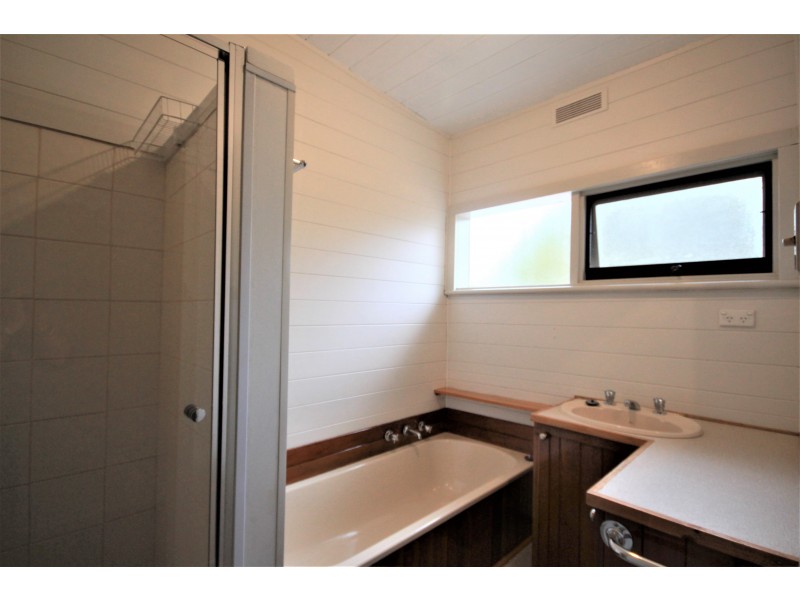 1 De Blonay Cres, Greensborough VIC 3088