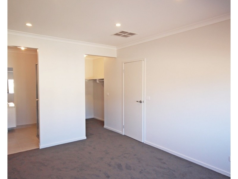 10 Horsetail Avenue, Truganina VIC 3029