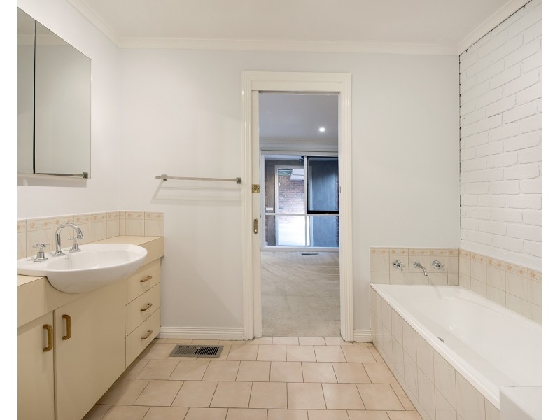 4/17 Batman Road, Eltham VIC 3095