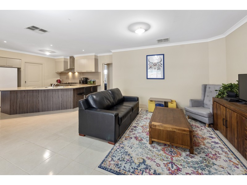 8 Croft Street, Mernda VIC 3754