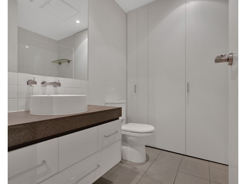 214/166 ROUSE STREET, Port Melbourne VIC 3207