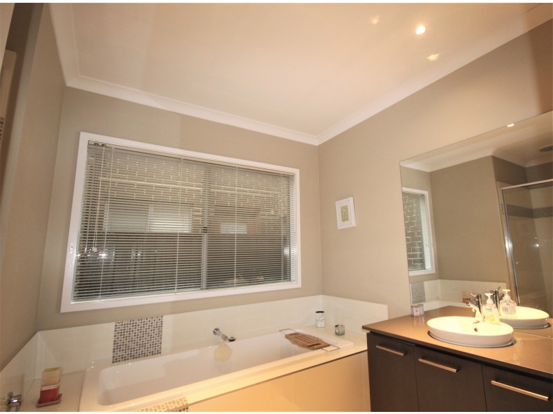 25 Patience Ave, Doreen VIC 3754