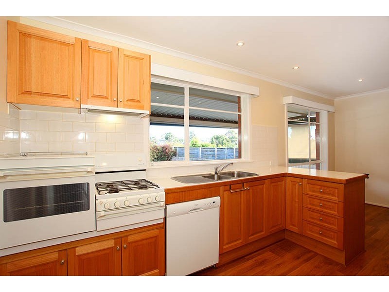 17 Dallas Crescent, Watsonia North VIC 3087