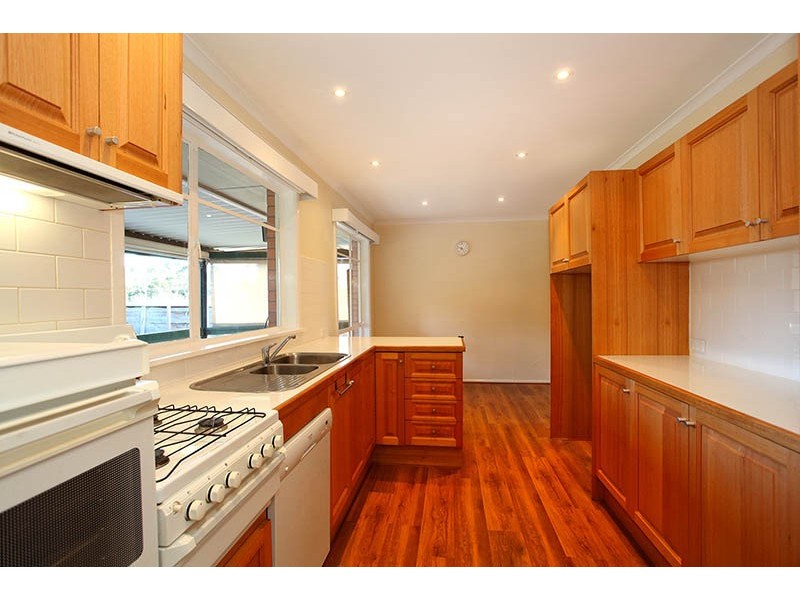 17 Dallas Crescent, Watsonia North VIC 3087