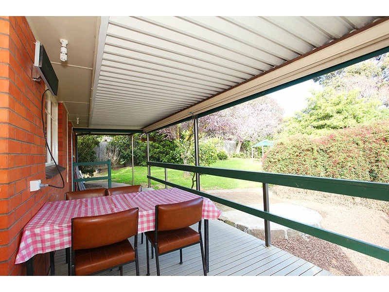 17 Dallas Crescent, Watsonia North VIC 3087