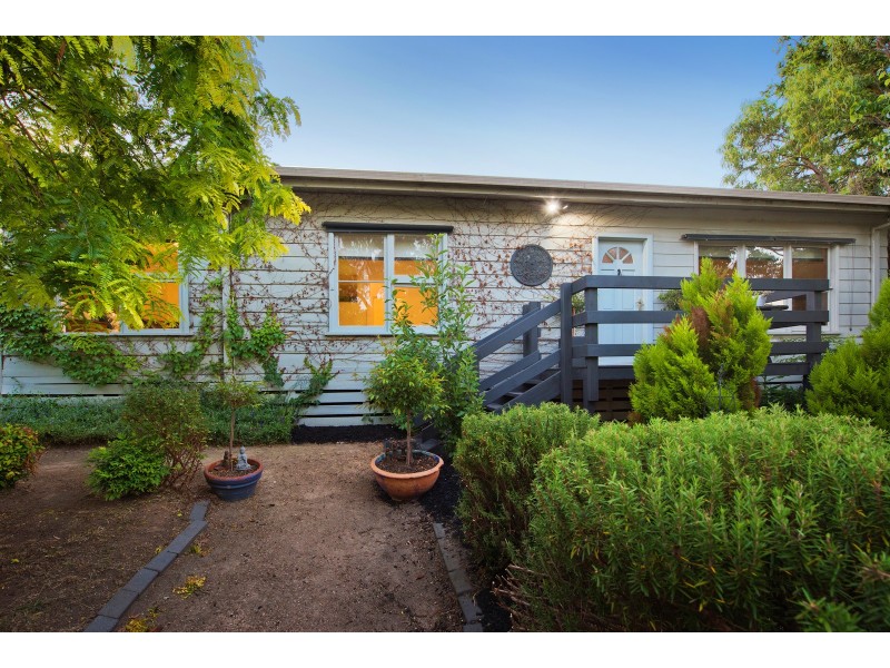 19 Paterson Cres, Greensborough VIC 3088