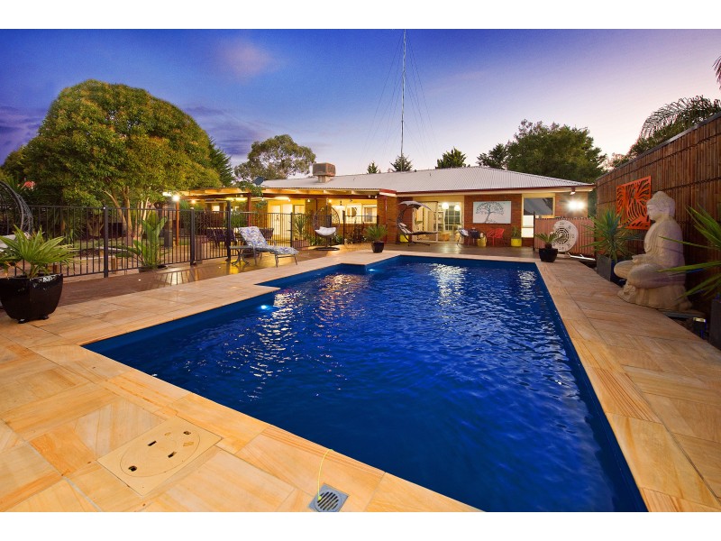 45 Balmoral Circuit, Eltham VIC 3095