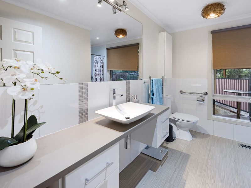 45 Balmoral Circuit, Eltham VIC 3095