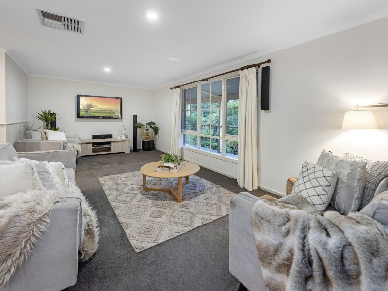 45 Balmoral Circuit, Eltham VIC 3095