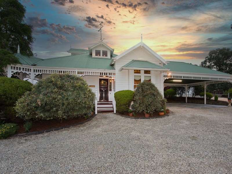 9 Millers Road, Kangaroo Ground VIC 3097