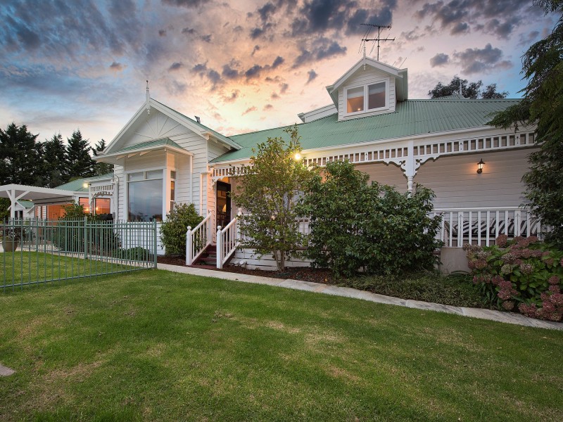 9 Millers Road, Kangaroo Ground VIC 3097