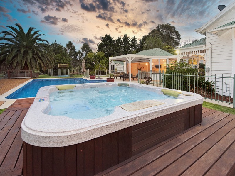 9 Millers Road, Kangaroo Ground VIC 3097