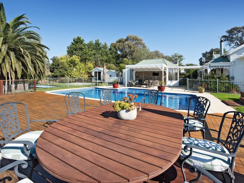 9 Millers Road, Kangaroo Ground VIC 3097