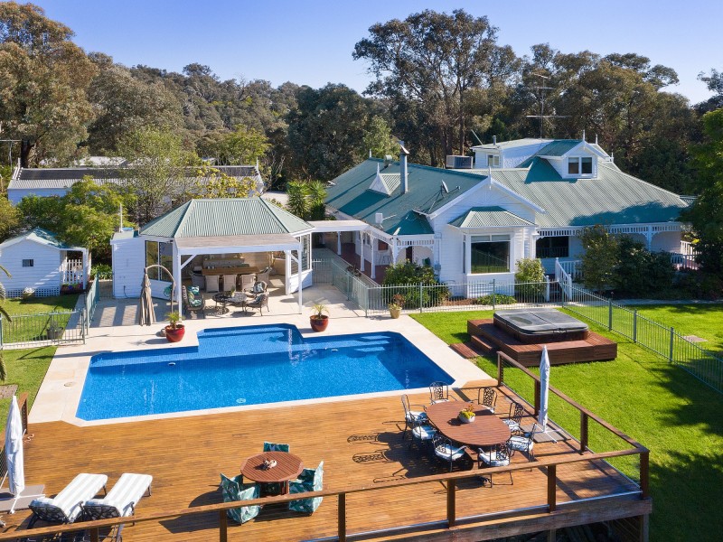 9 Millers Road, Kangaroo Ground VIC 3097