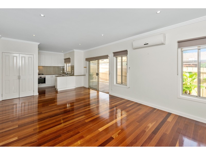 2/11 Broad Street, Greensborough VIC 3088
