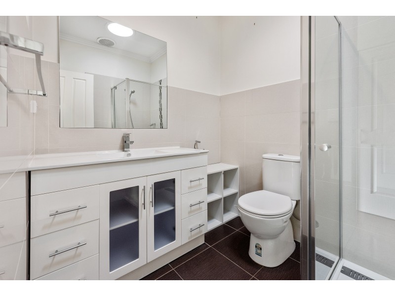 2/11 Broad Street, Greensborough VIC 3088