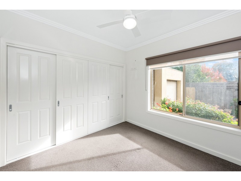 2/11 Broad Street, Greensborough VIC 3088