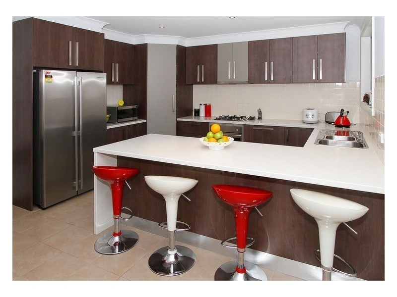 2/5 Normanby Street, Sydenham VIC 3037