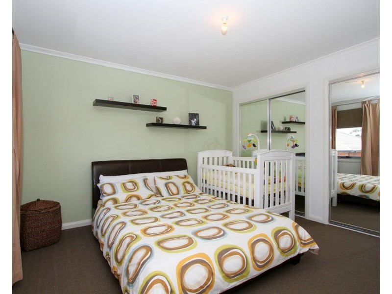 2/5 Normanby Street, Sydenham VIC 3037