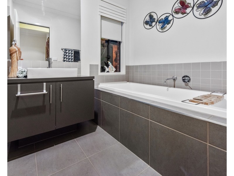 3 Ambleside Link, Doreen VIC 3754