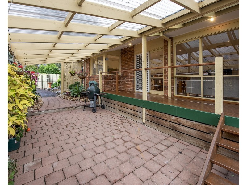 16 Opal Court, Eltham North VIC 3095