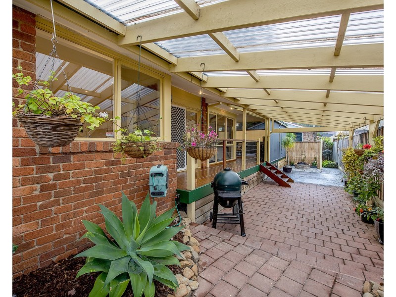 16 Opal Court, Eltham North VIC 3095