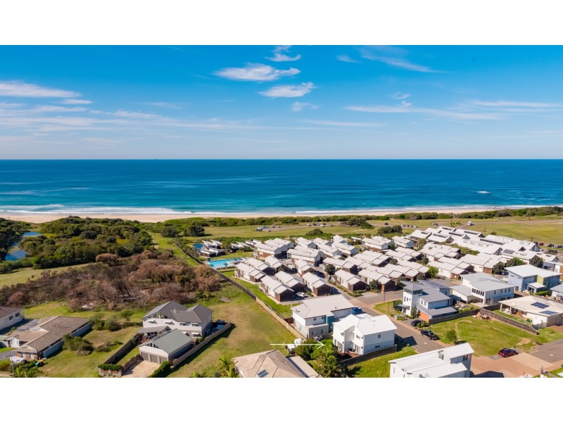 37 Seaside Circuit, Caves Beach NSW 2281