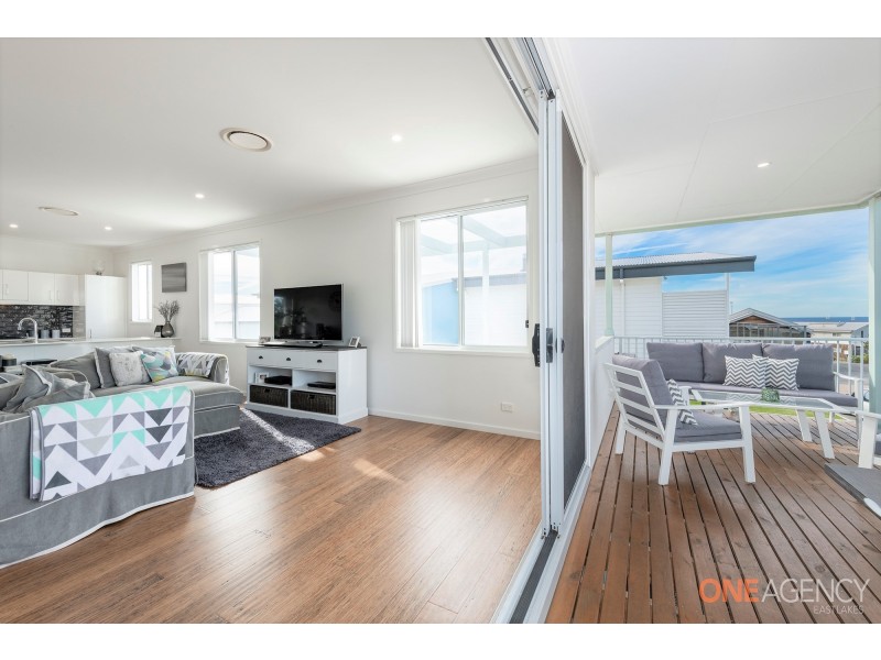 37 Seaside Circuit, Caves Beach NSW 2281