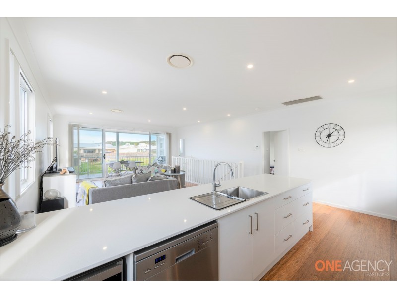 37 Seaside Circuit, Caves Beach NSW 2281