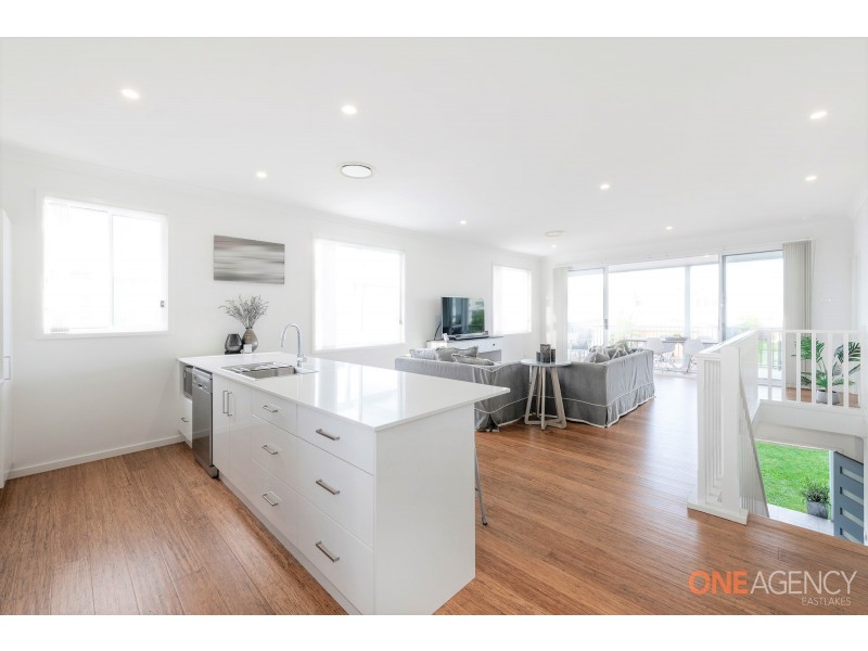 37 Seaside Circuit, Caves Beach NSW 2281