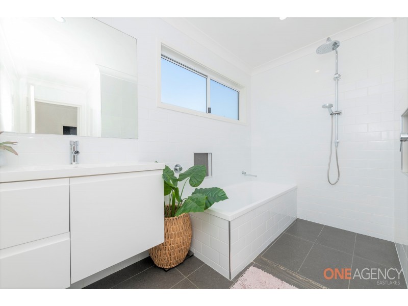 37 Seaside Circuit, Caves Beach NSW 2281