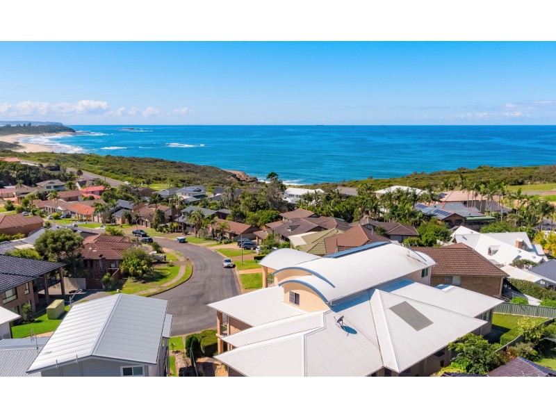 25 Sapphire Close, Caves Beach NSW 2281