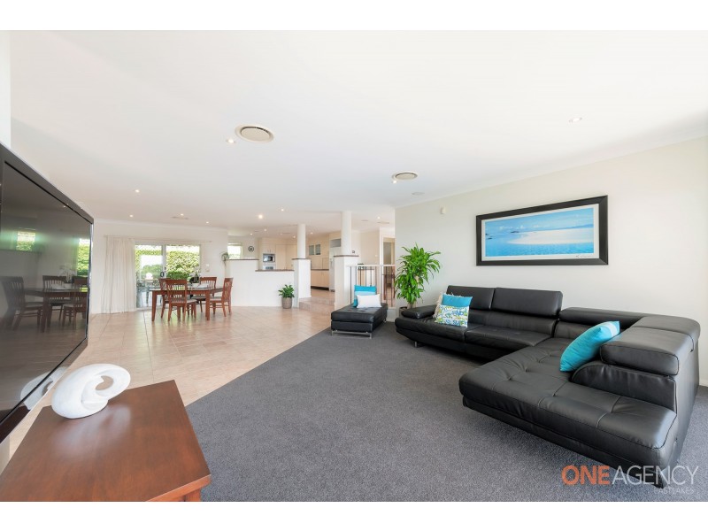 25 Sapphire Close, Caves Beach NSW 2281
