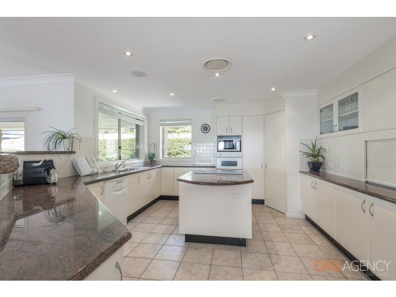 25 Sapphire Close, Caves Beach NSW 2281