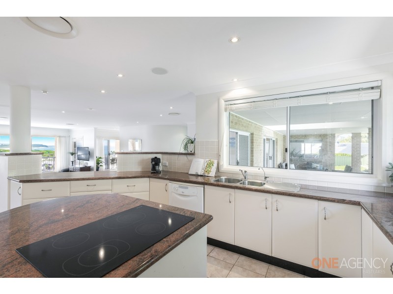 25 Sapphire Close, Caves Beach NSW 2281