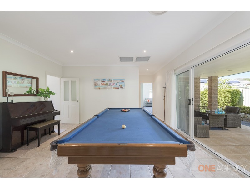 25 Sapphire Close, Caves Beach NSW 2281
