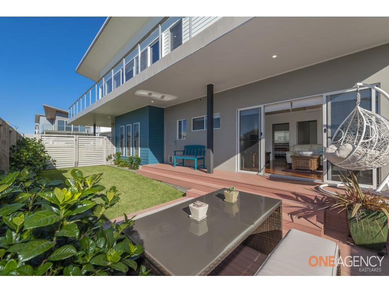 39 Seaside Circuit, Caves Beach NSW 2281