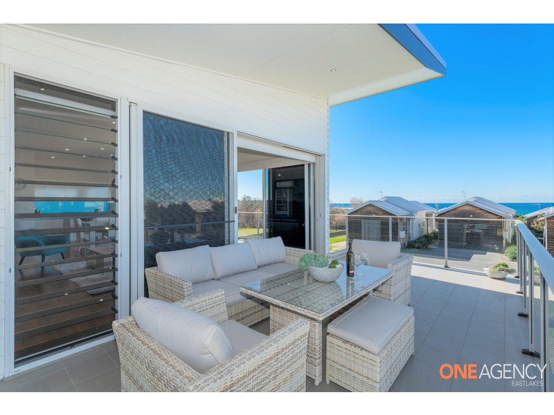 39 Seaside Circuit, Caves Beach NSW 2281