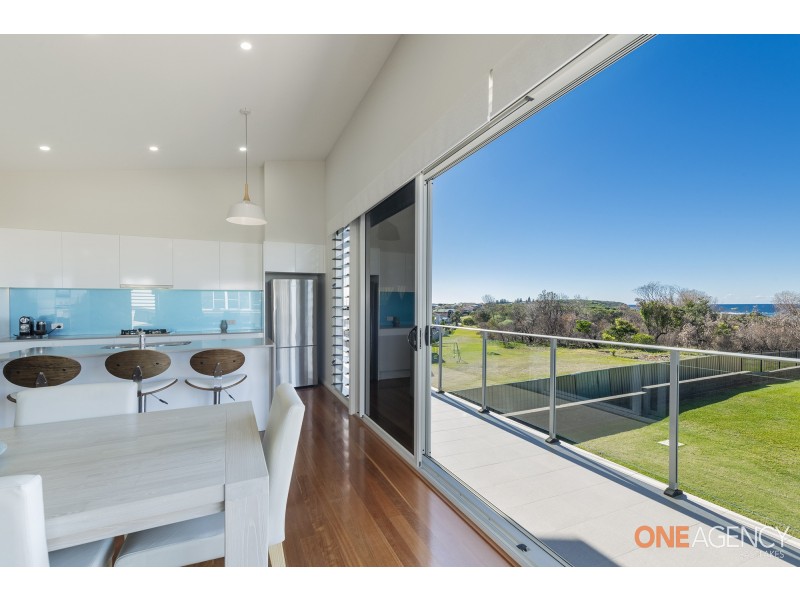 39 Seaside Circuit, Caves Beach NSW 2281