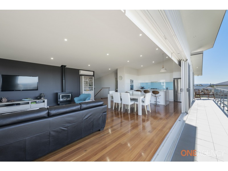 39 Seaside Circuit, Caves Beach NSW 2281