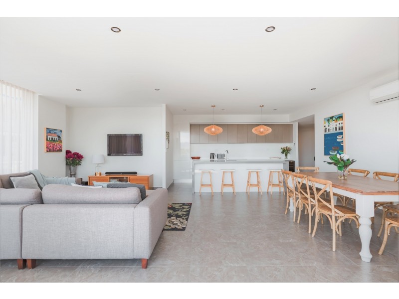 204/1 Mawson Close, Caves Beach NSW 2281