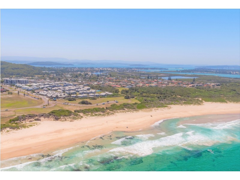 204/1 Mawson Close, Caves Beach NSW 2281