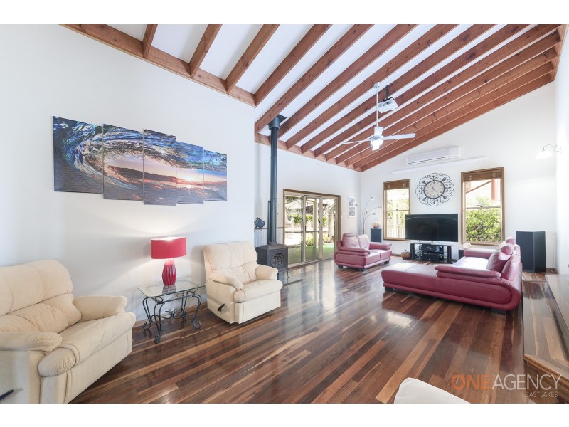 19 Aquamarine Close, Caves Beach NSW 2281