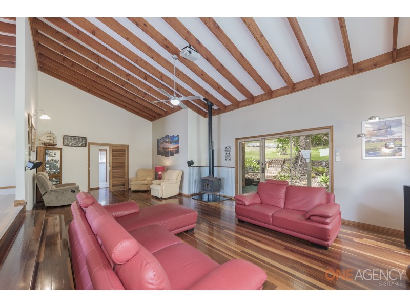 19 Aquamarine Close, Caves Beach NSW 2281