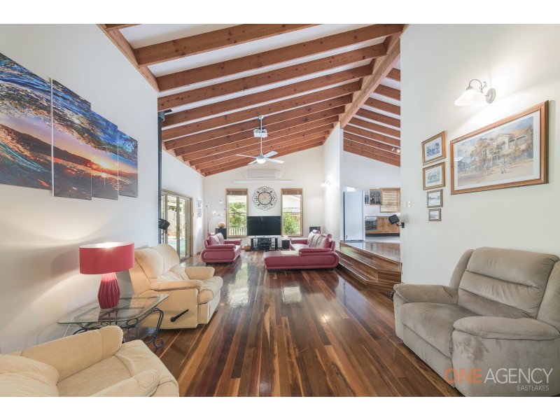 19 Aquamarine Close, Caves Beach NSW 2281
