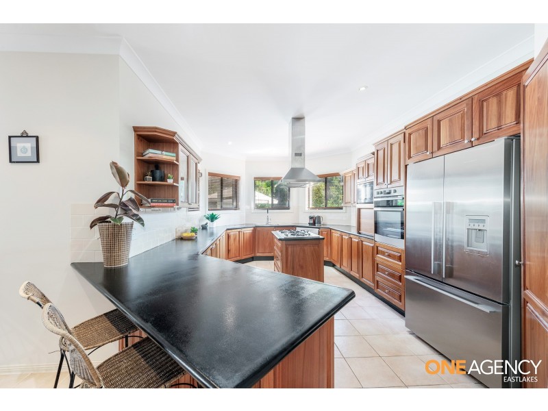12 Seaspray Close, Caves Beach NSW 2281