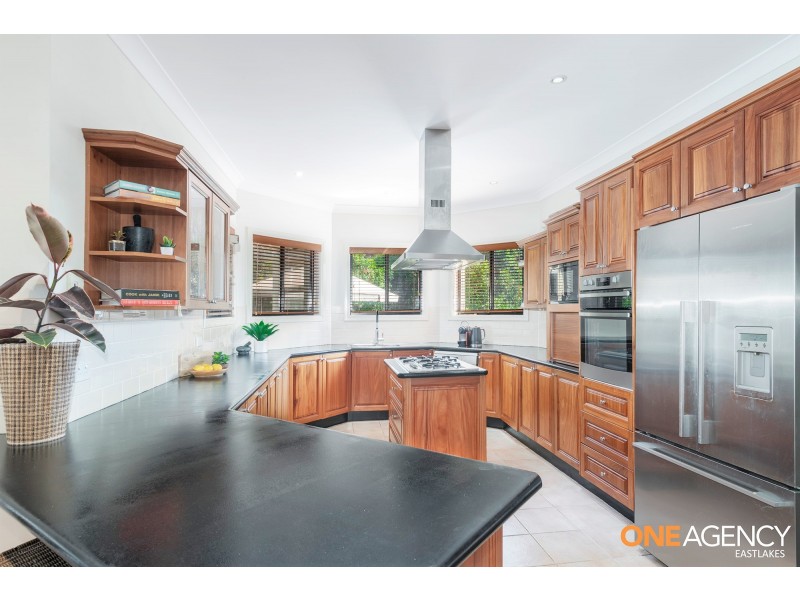 12 Seaspray Close, Caves Beach NSW 2281