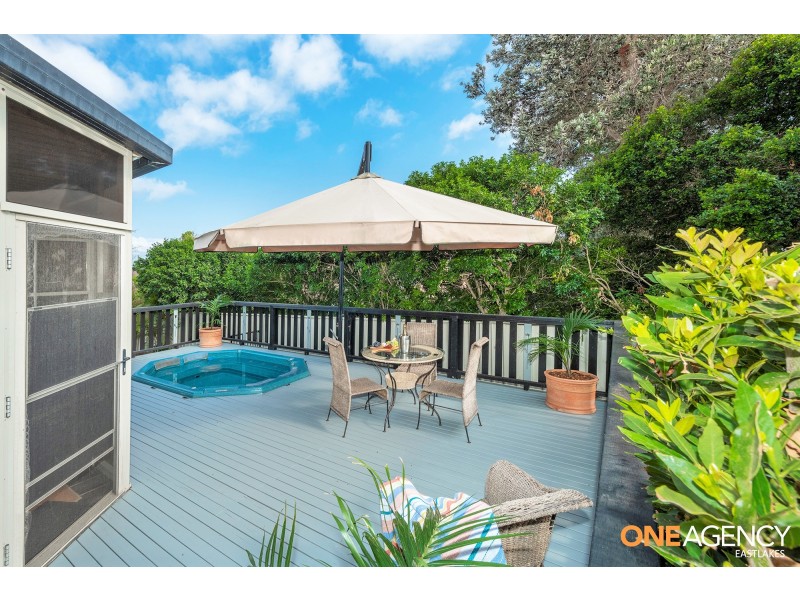 12 Seaspray Close, Caves Beach NSW 2281